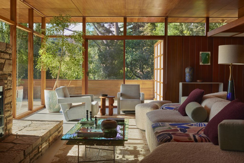 beautiful living room with view of the forest